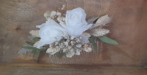 Peigne fleuri blanc – Image 3
