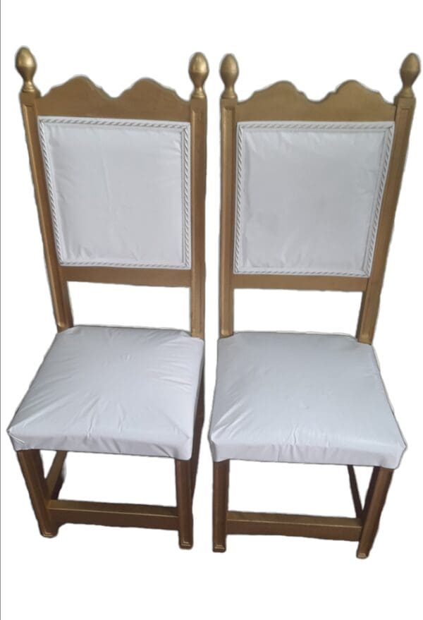 Fauteuil blanc et or