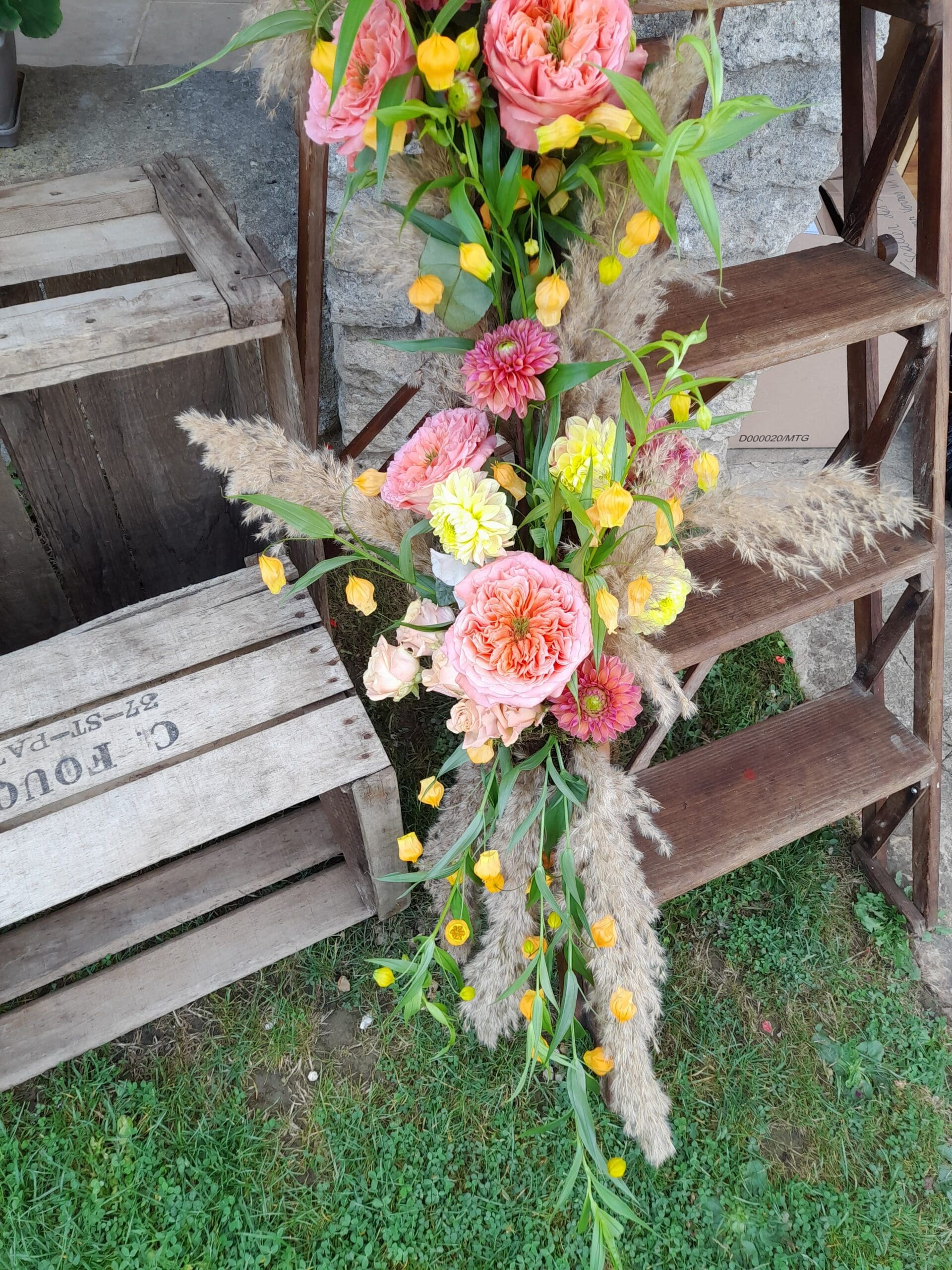 Escabeau de peintre fleuri – Image 4