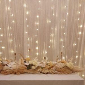 Centre de table d'honneur en feuillage blanchie