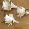Boutonnière en rose stabilisée et fleurs séchées – Image 4