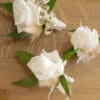 Boutonnière en rose stabilisée et fleurs séchées – Image 2