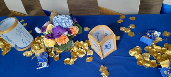 Centre de table bleu et or – Image 5