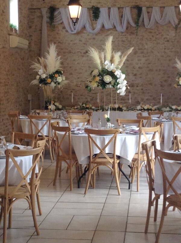 Centre de table Structure or pampa et orchidées – Image 8