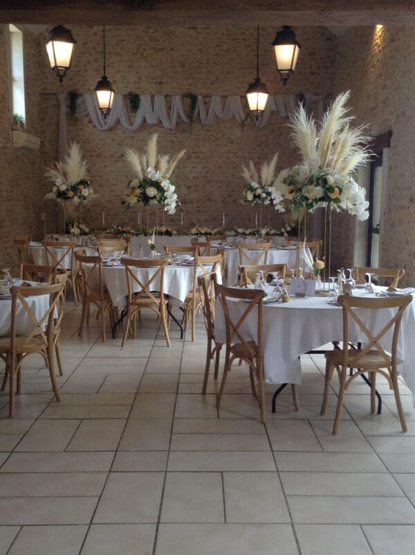 Centre de table Structure or pampa et orchidées – Image 9