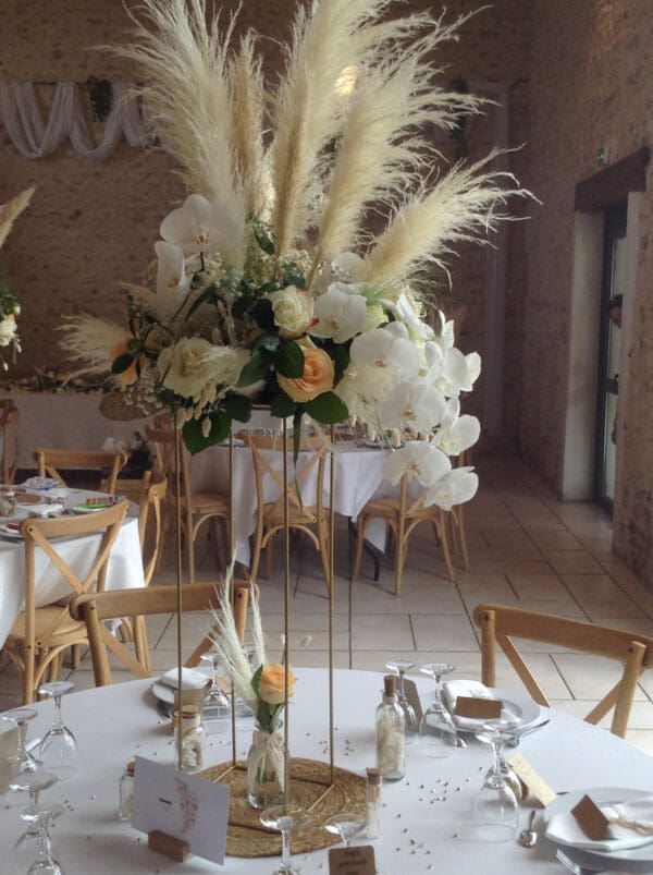 Centre de table Structure or pampa et orchidées – Image 7