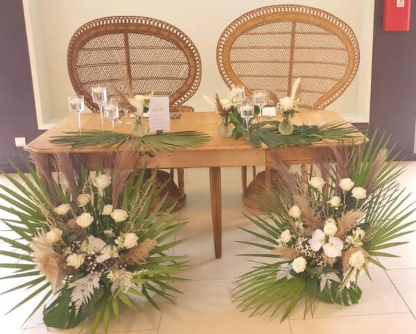 Table honneur duo , fauteuils et décoration florale – Image 5