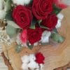 Boutonnière en rose rouge et coton