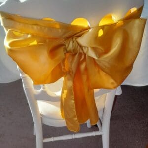 Noeud de chaise ou chemin de table or