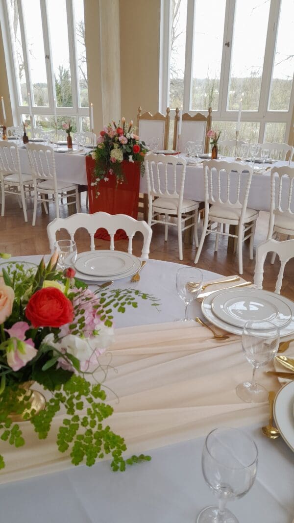 Fauteuil blanc et or – Image 3