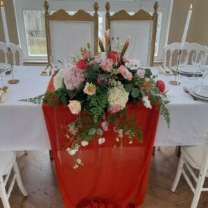 Fauteuil blanc et or