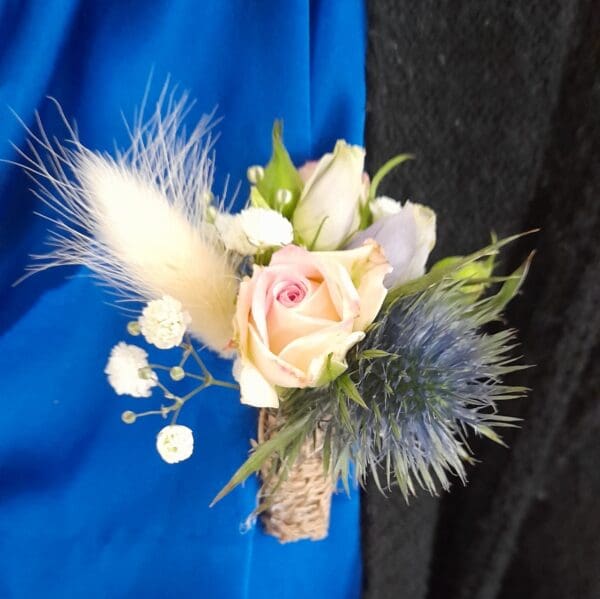 Boutonnière rose et bleu – Image 2