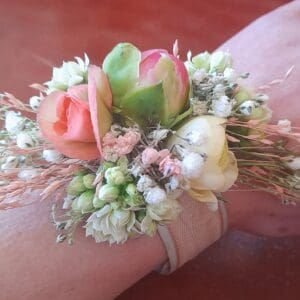 Bracelet fleurs fraîches ton pêche