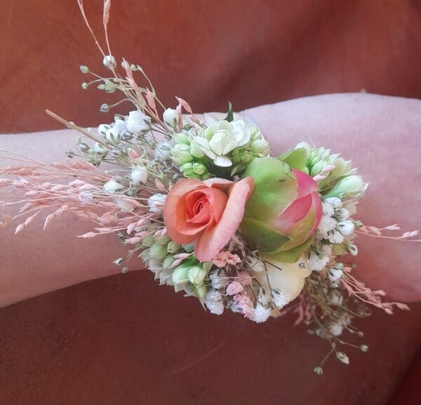 Bracelet fleurs fraîches ton pêche – Image 6