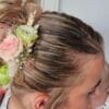 Peigne fleurs fraîches rose et vert – Image 2