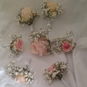 Boutonnière rose rose