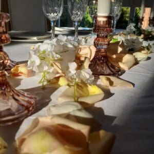 Bougeoir en verre rose