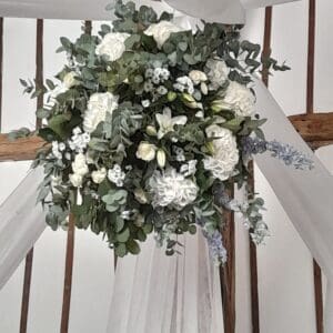 Grande boule de fleurs suspendue /plafond