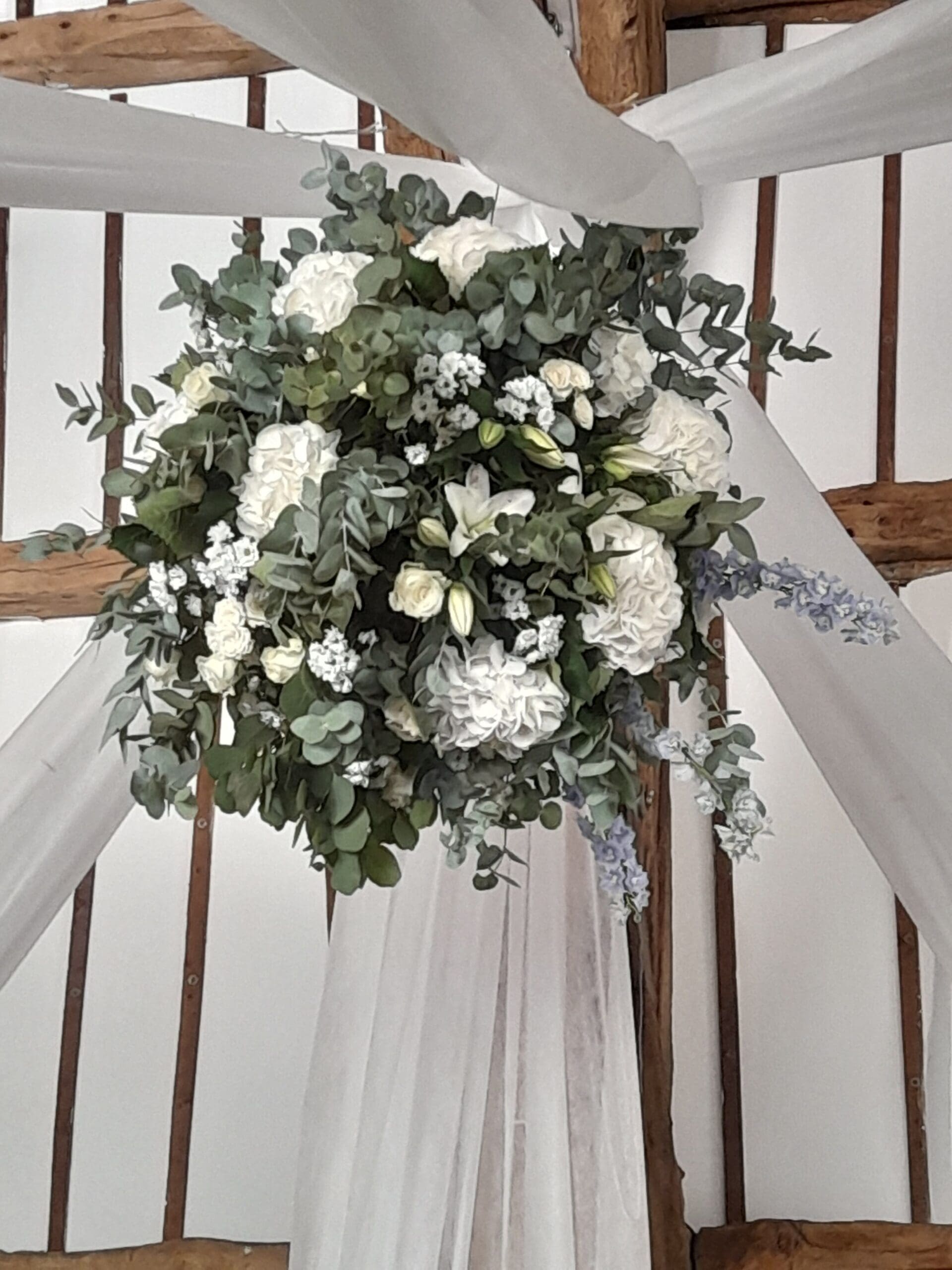 Grande boule de fleurs suspendue /plafond