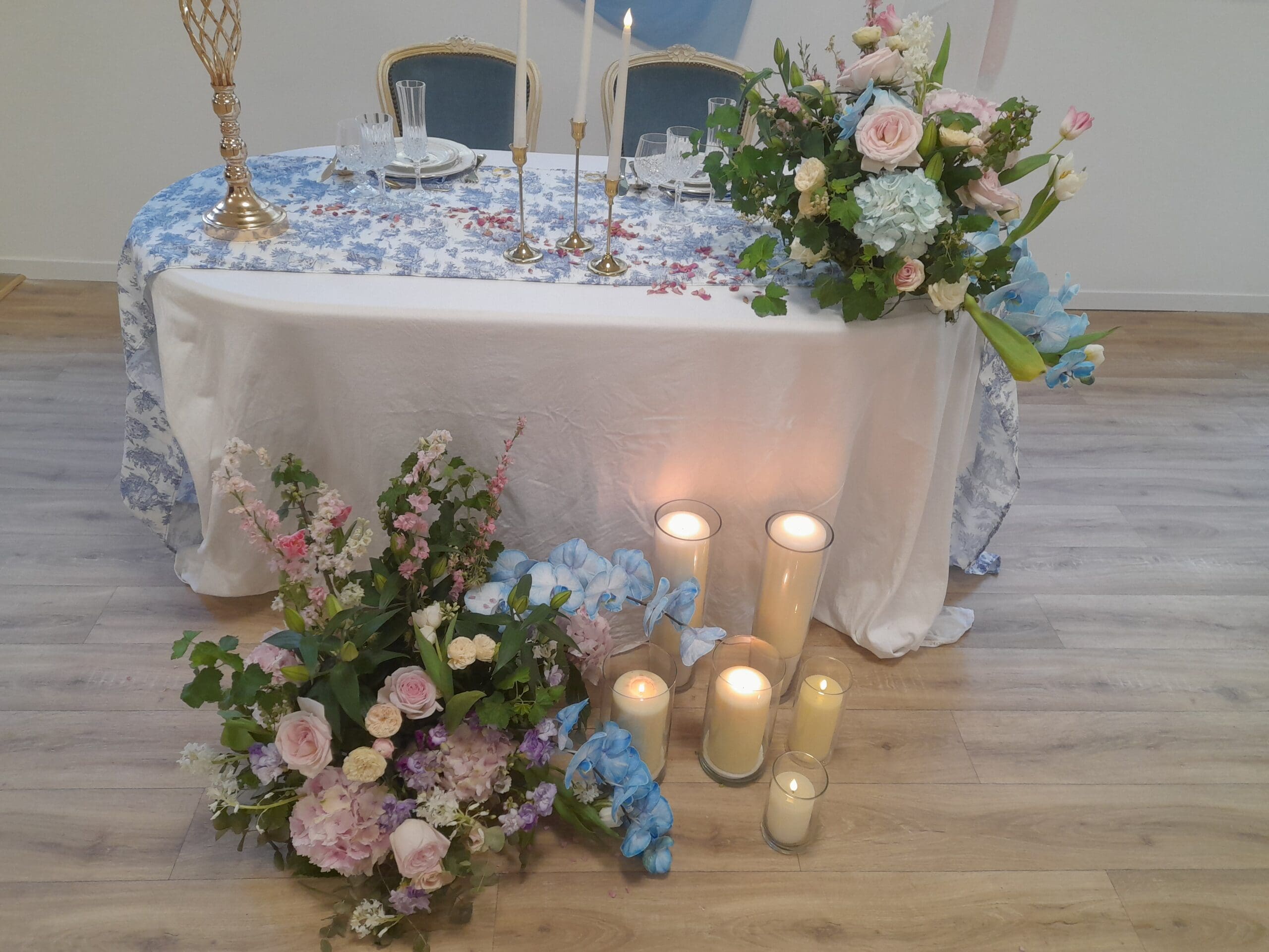 Table d'honneur duo en bois ovale – Image 4