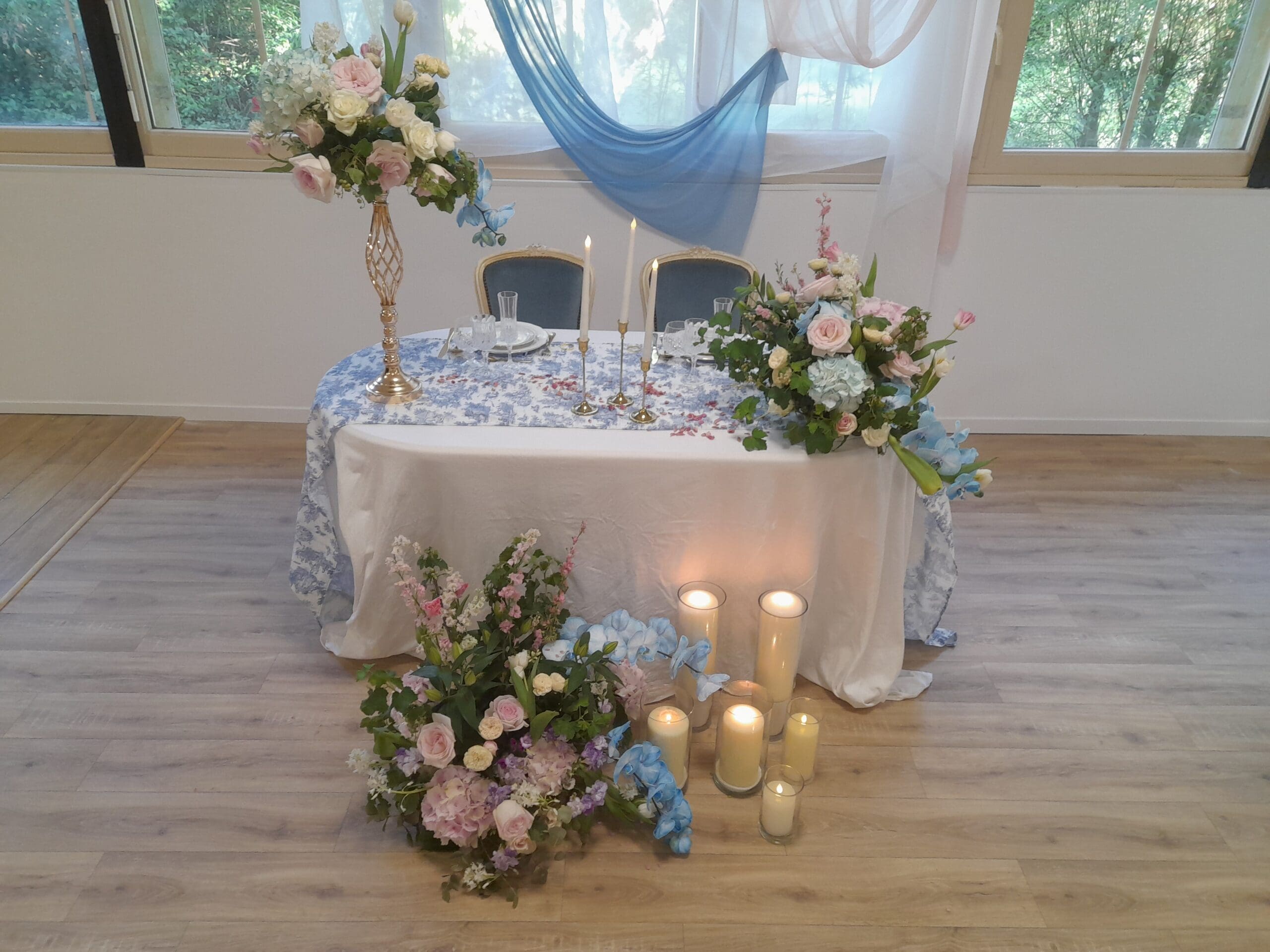 Table d'honneur duo en bois ovale – Image 5